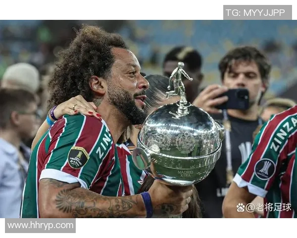 足球球星泪水背后的故事：感动瞬间与奋斗历程的深刻情感揭秘