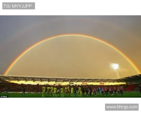 高清八号足球星球震撼呈现未来体育梦想场景 让你领略无与伦比的足球奇观